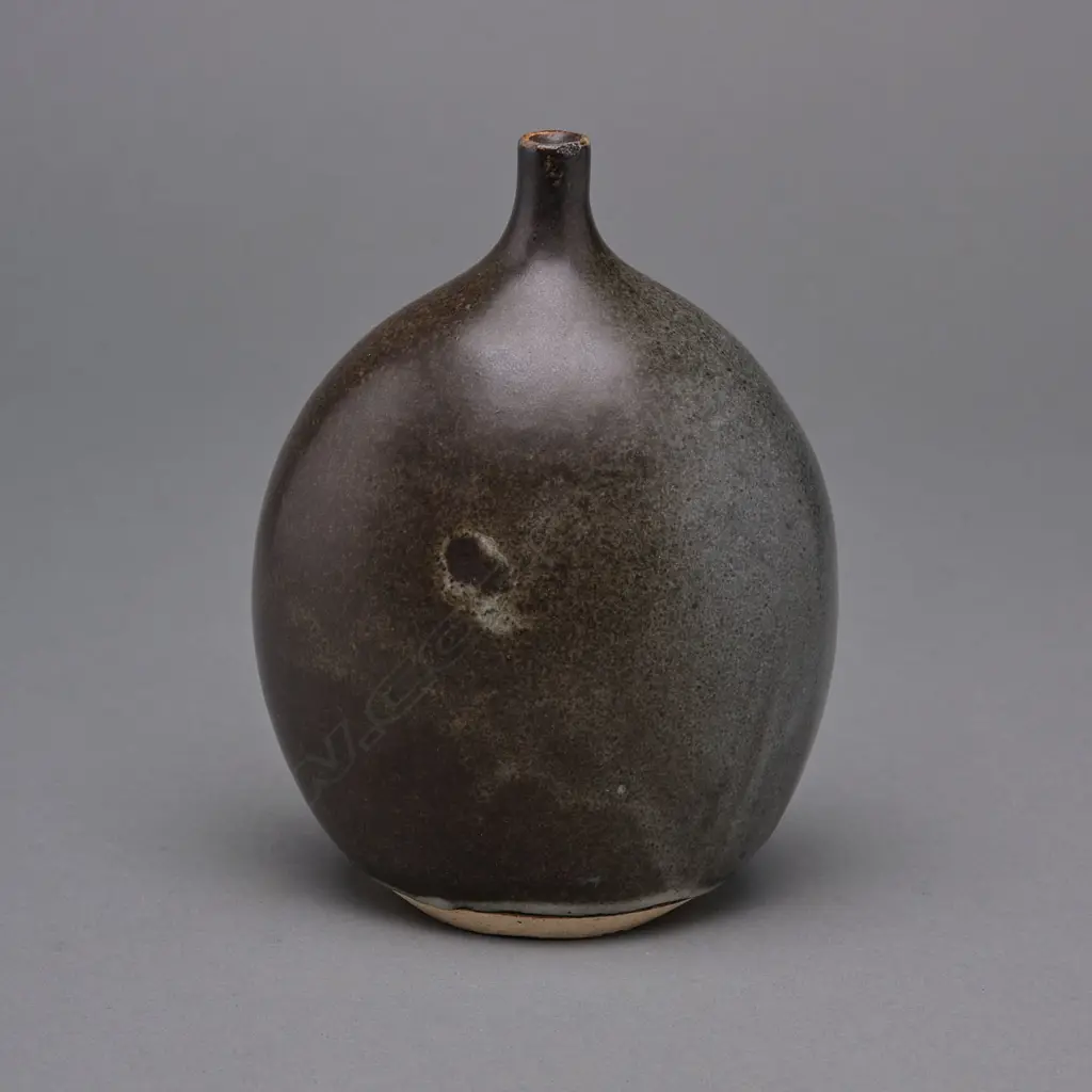 Unidentified maker – stoneware bottle, Image 1++